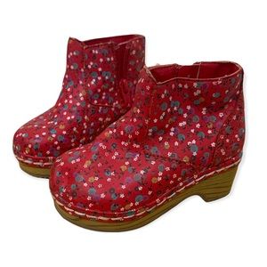 OshKosh B’Gosh Red Floral Clog Booties - Size 7